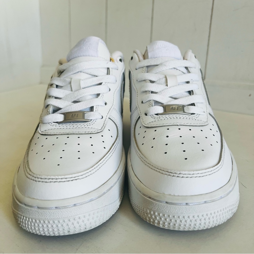 Nike Air Force 1 Low LE Triple White Size 7Y Youth (GS) DH2920-111 Sneakers - Picture 4 of 12